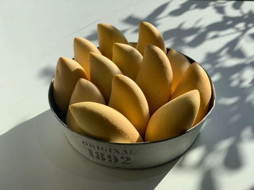 When is Mango Season and Where do Mangoes Grow and Types of Mango: Nam Dok Mai