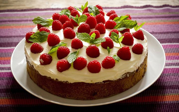 When is National Raspberry Cake Day This Year 